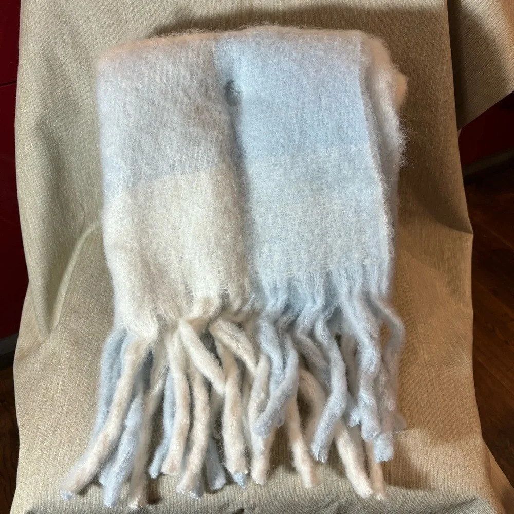 MADDEN NEW YORK Super Soft Large Fringed Wrap Scarf NWOT